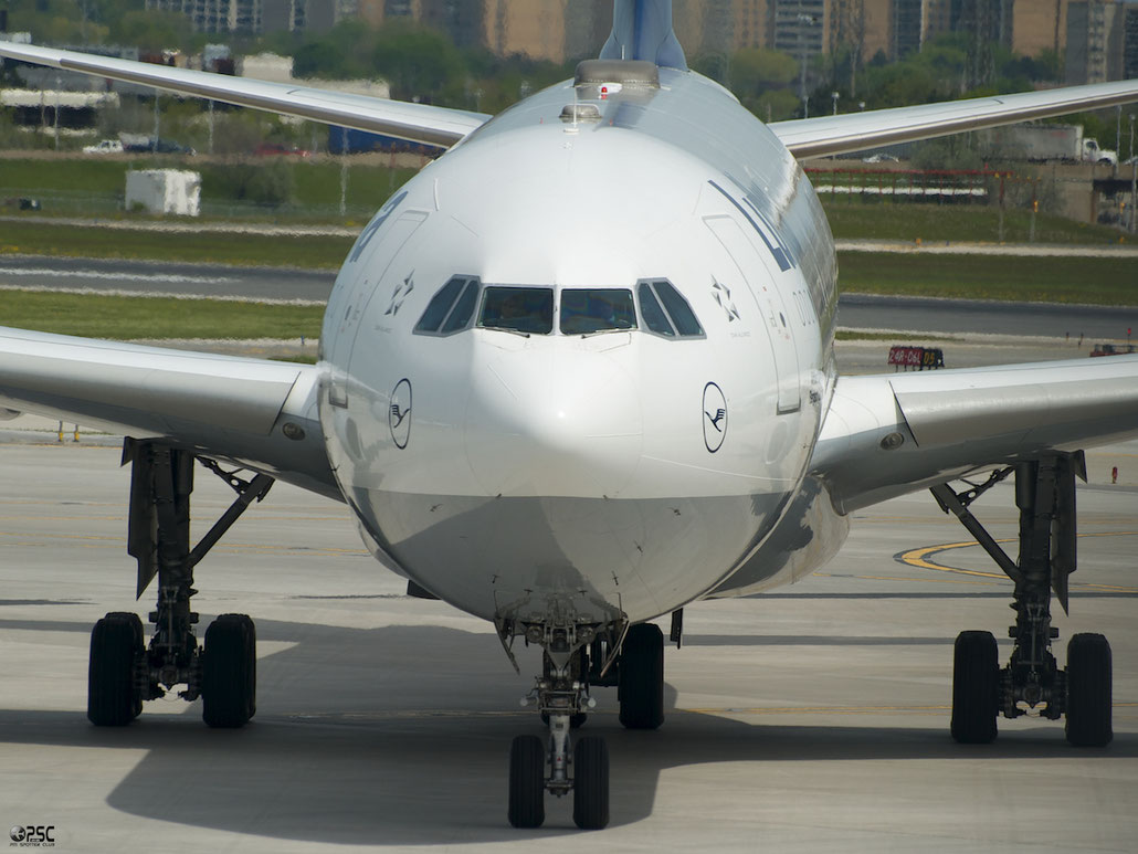 D-AIHB A340-642 517 Lufthansa @ Toronto Pearson Airport 17.05.2013 © Piti Spotter Club Verona