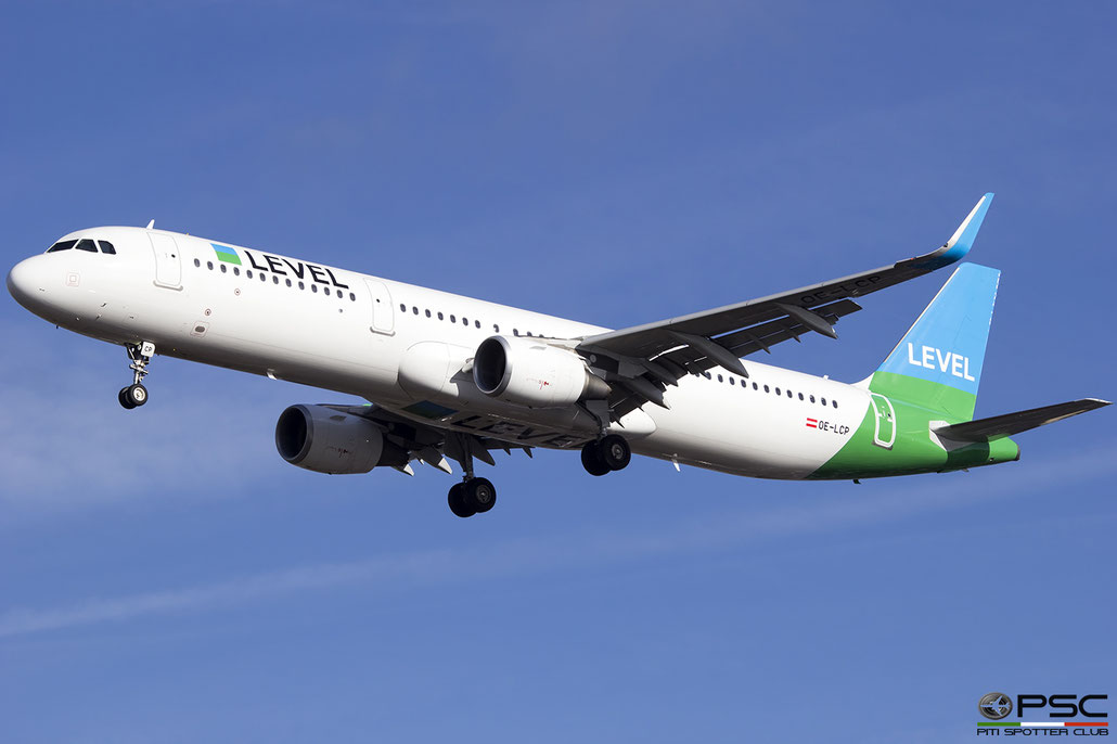 OE-LCP  Airbus A321-211 6629  CFM56-5B3/3  Level Europe 2015 @ London Gatwick 02 2019 © Piti Spotter Club Verona 