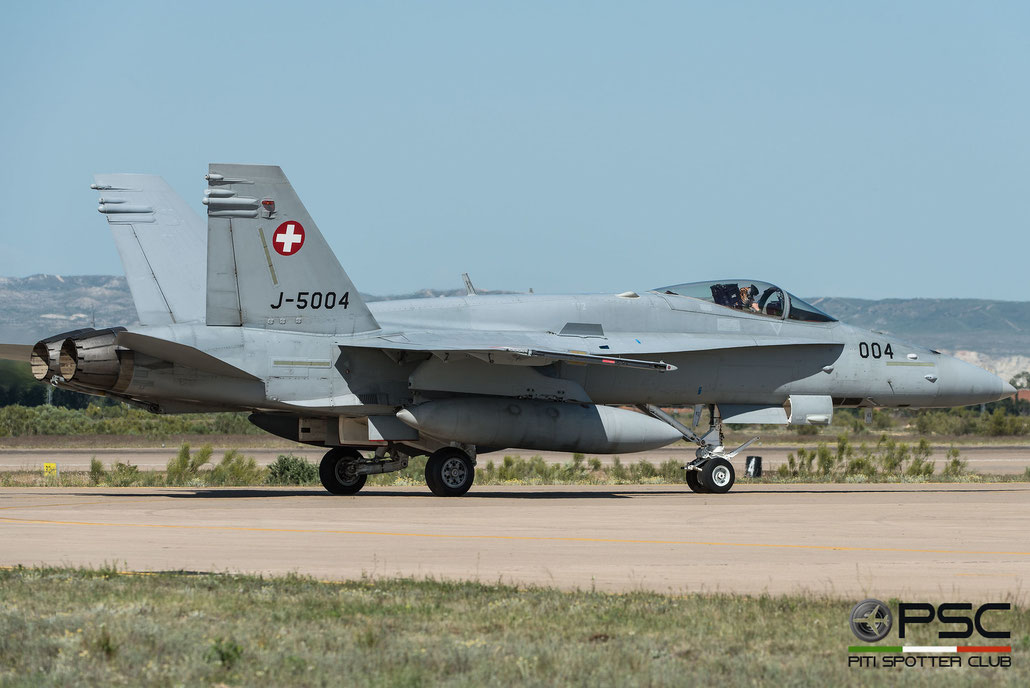 J-5004   F/A-18C-48-MC  1320/SFC004   © Piti Spotter Club Verona 