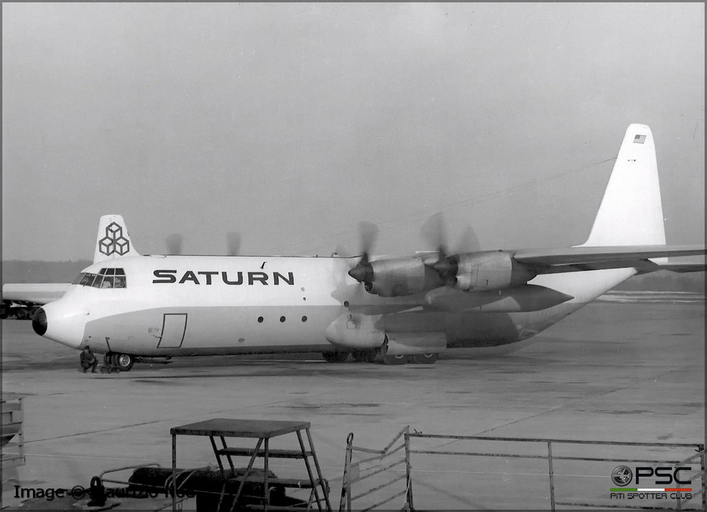 N17ST Lockheed L-100-30 Hercules 4333  T56-A-16 17 Saturn Airways 1969 © collezione Maurizio Noè p.g.c. - Piti Spotter Club Verona