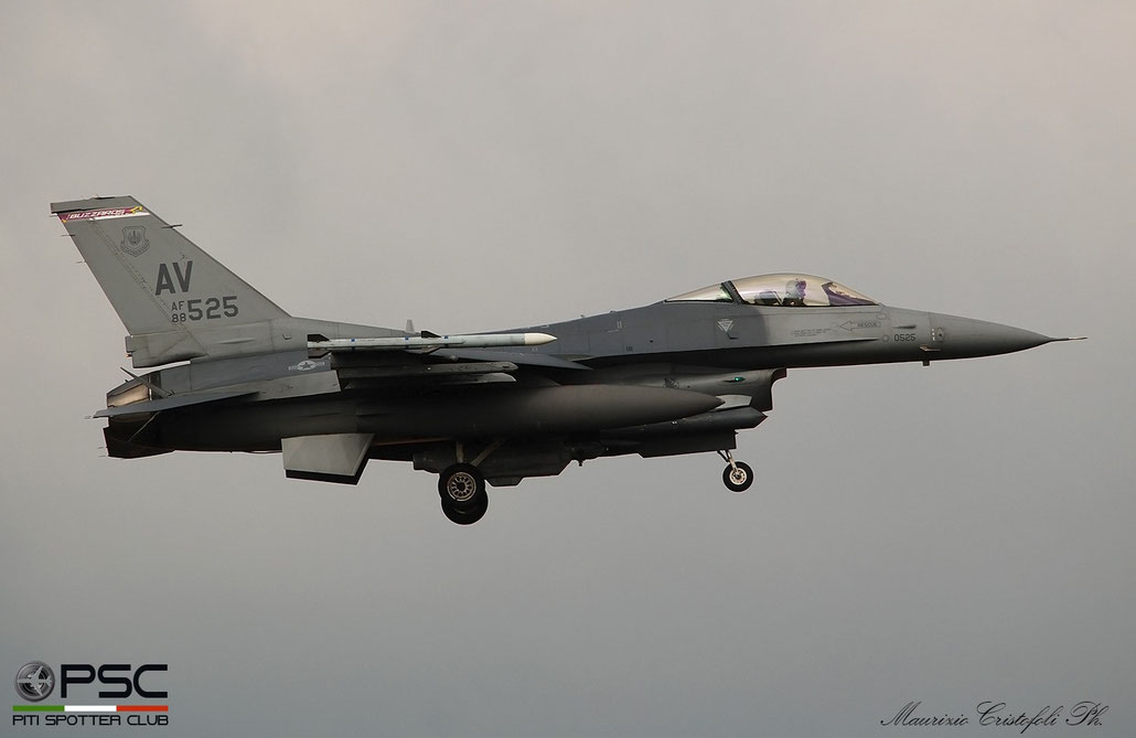88-0525  AV  F-16CM-40-CF  1C-127  510th FS © Piti Spotter Club Verona 