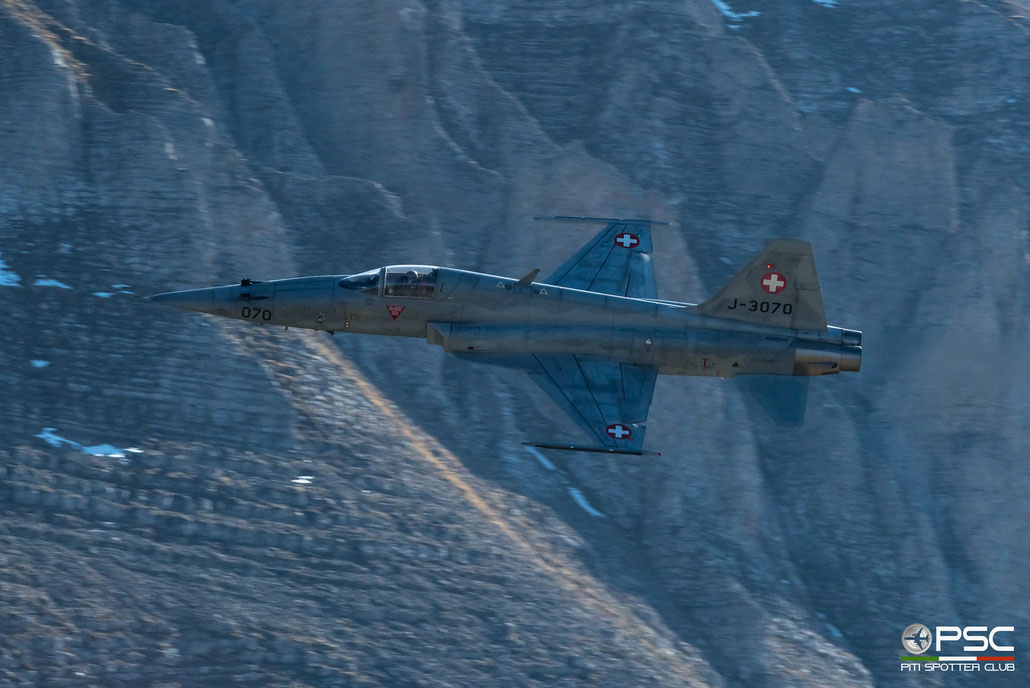 J-3070   F-5E  L1070  FlSt6 badge © Piti Spotter Club Verona 