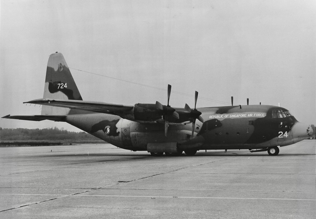 724 Lockheed KC-130B Hercules 3611  T56-A-9 121 Sq Singapore Air Force 1961  © collezione Maurizio Noè p.g.c. - Piti Spotter Club Verona