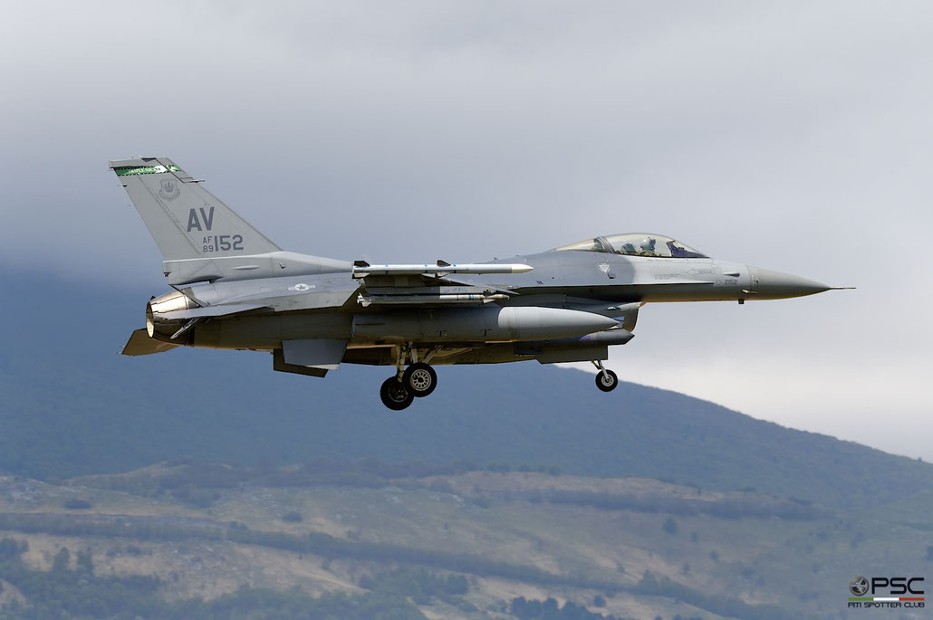89-2152  AV  F-16CM-40-CF  1C-305  555th FS © Piti Spotter Club Verona 