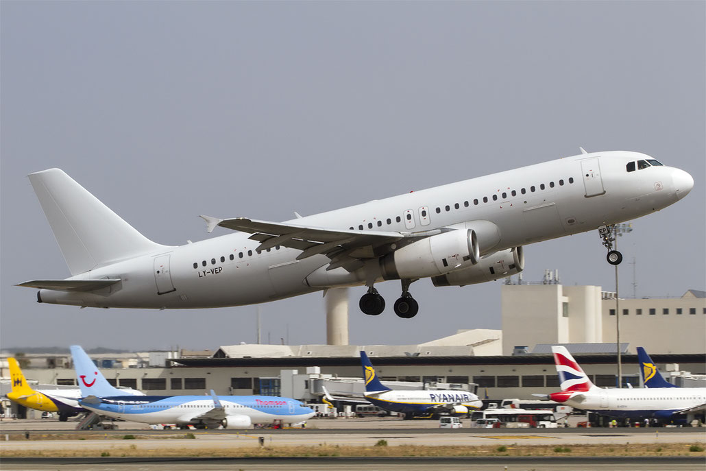 LY-VEP A320-233 561 Avion Express @ Palma de Mallorca Airport 07.2014 © Piti Spotter Club Verona