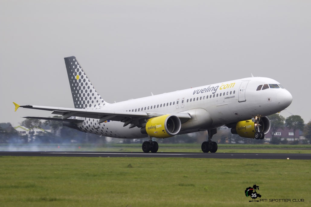 EC-MCU A320-214 3907 Vueling Airlines @ Amsterdam Airport 24.10.2015 © Piti Spotter Club Verona