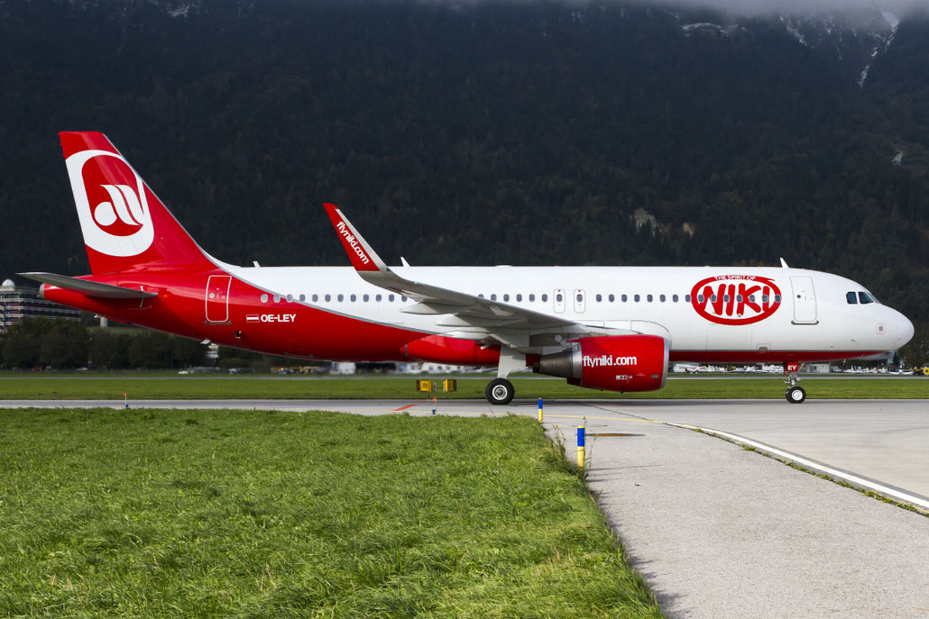OE-LEY A320-214 5648 Niki @ Innsbruck Airport 10.2014 © Piti Spotter Club Verona