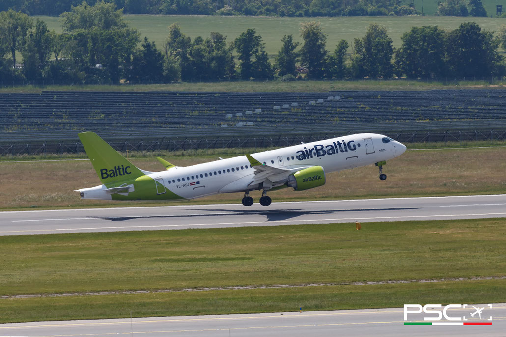 YL-ABJ Airbus A220-300 55165  PW1521G-3  airBaltic (Altavair AirFinance) 2022 @ Vienna VIE 06 2025 © Piti Spotter Club Verona