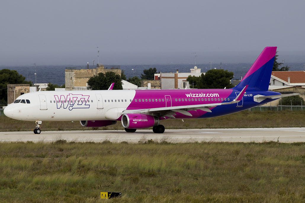 HA-LXD A321-231 7032 Wizz Air @ Bari Airport 10.11.2016 © Piti Spotter Club Verona