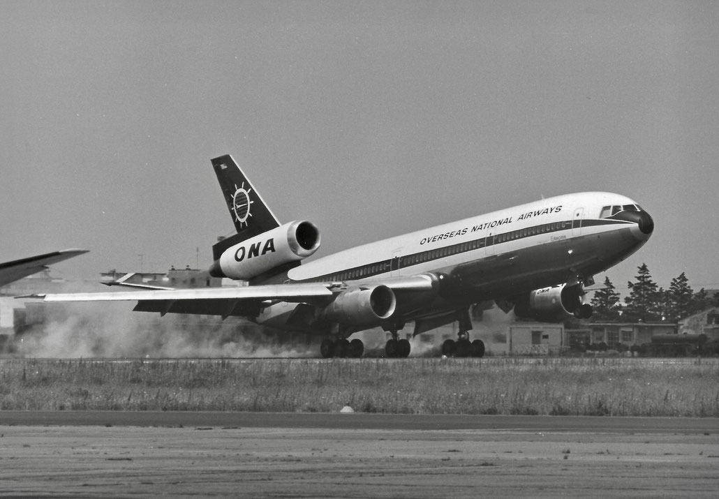 N1033F "Holidayliner Enterprise" Douglas DC-10-30CF 46960 237 CF6-50C Overseas National Airways 1977 © collezione Maurizio Noè p.g.c. - Piti Spotter Club Verona
