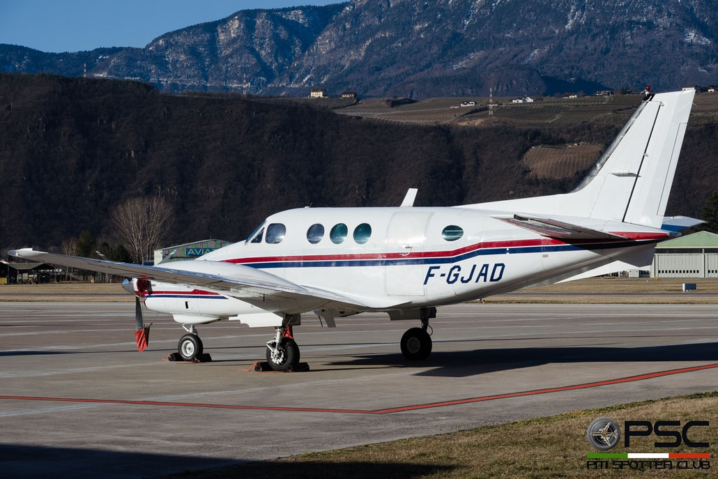 F-GJAD Beech E90 LW-3 GEA - Grenbloise d'Electronique et d'Automatisme @ Aeroporto di Bolzano © Piti Spotter Club Verona