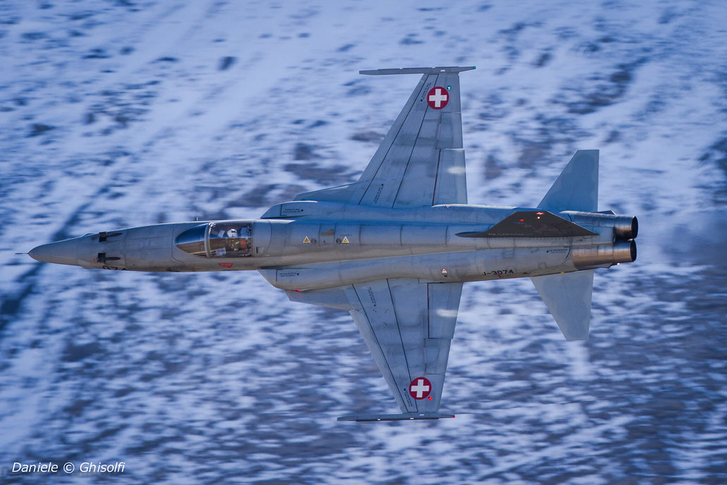 J-3074   F-5E  L1074  FlSt13 badge © Piti Spotter Club Verona 