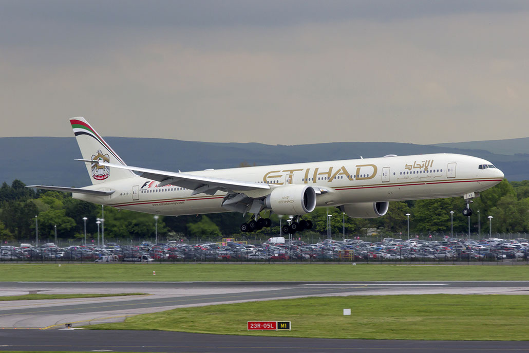 A6-ETP B777-3FXER 41699/1111 Etihad Airways @ Manchester Airport 13.05.2014 © Piti Spotter Club Verona
