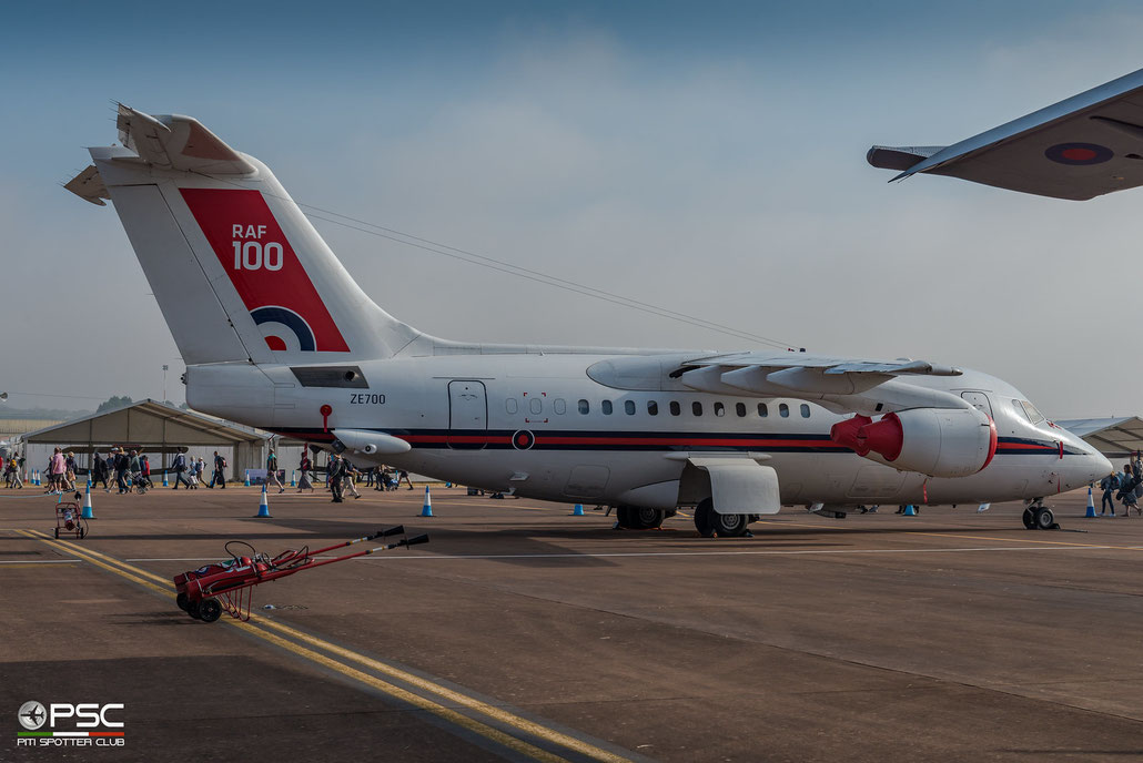 ZE700   BAe146 CC2  E1021  32(TR)sq © Piti Spotter Club Verona 