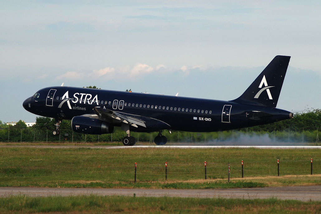 SX-DIO A320-232 527 Astra Airlines @ Aeroporto di Verona © Piti Spotter Club Verona