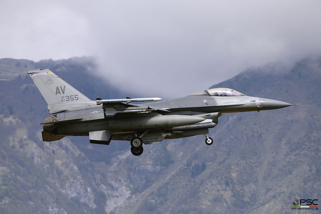 87-0355  AV  F-16CM-40-CF  1C-6  510th FS © Piti Spotter Club Verona 