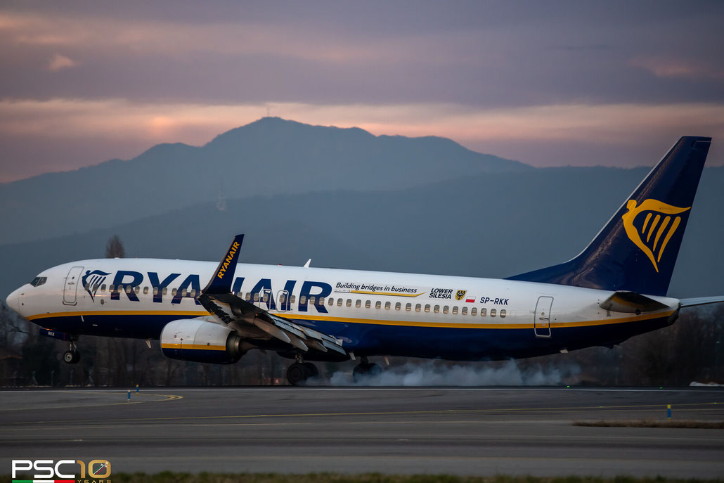 SP-RKK  B737-800  44785/6368  Ryanair Sun  - Buzz @ Bergamo Airport © 01 2022 Piti Spotter Club Verona