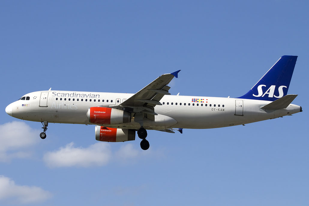 OY-KAM A320-232 2911 SAS Scandinavian Airlines - Scandinavian Airlines System @ London Heathrow Airport 13.05.2015 © Piti Spotter Club Verona