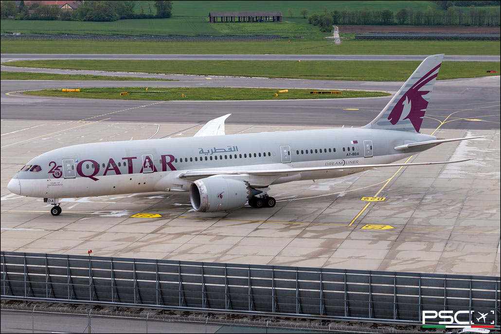 A7-BDA Boeing 787-8 38345 394 GEnx-1B  Qatar Airways 2016 @ Vienna Airport 04 2024 © Piti Spotter Club Verona