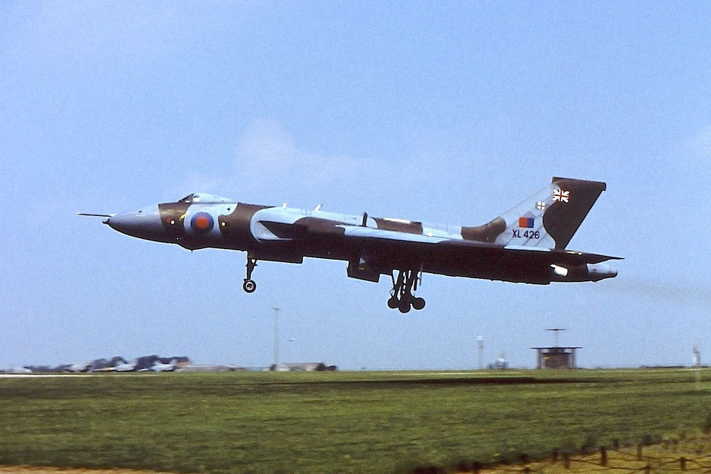 XL426  Vulcan B2 -- Southend 
