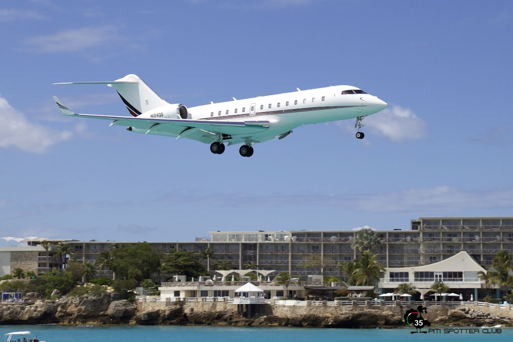 N104QS Global 5000 9555 NetJets @ Sint Maarten Airport 05.03.2016 © Piti Spotter Club Verona