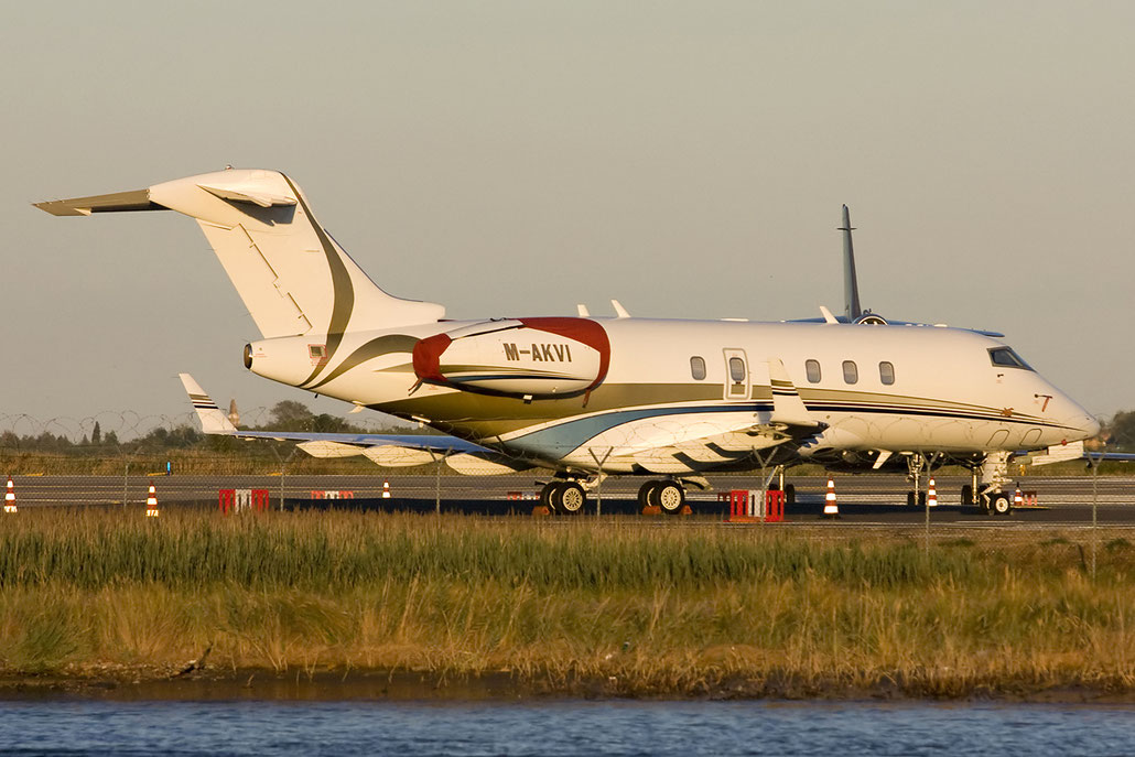 M-AKVI CL-300 20050 AK (VI) Ltd. @ Venezia Airport 27.08.2012 © Piti Spotter Club Verona