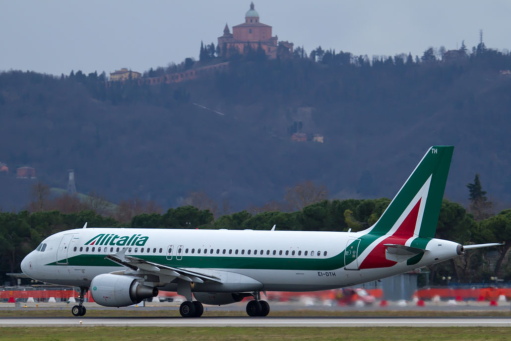 EI-DTH A320-216 3956 Alitalia @ Bologna Airport 12.02.2016 © Piti Spotter Club Verona