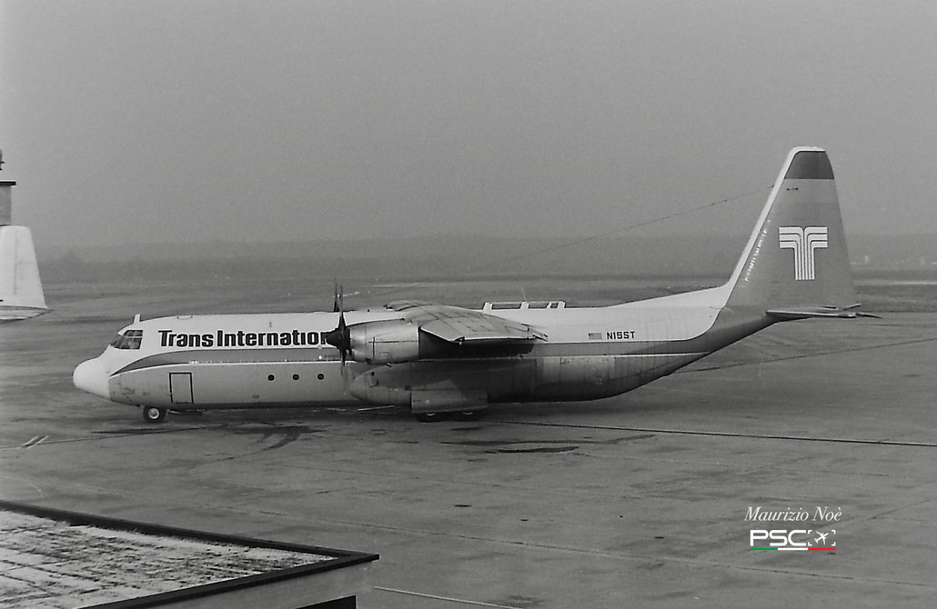 N15ST Lockheed L-100-30 Hercules 4391  AL501-D22A  TIA Trans International Airlines 1970  © collezione Maurizio Noè p.g.c. - Piti Spotter Club Verona