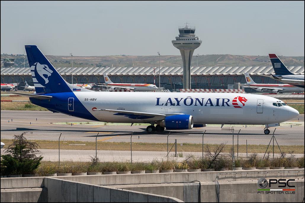 S5-ABV  B737-4K5SF  24128/1715  Layonair @ Madrid Airport 2011 © Piti Spotter Club Verona