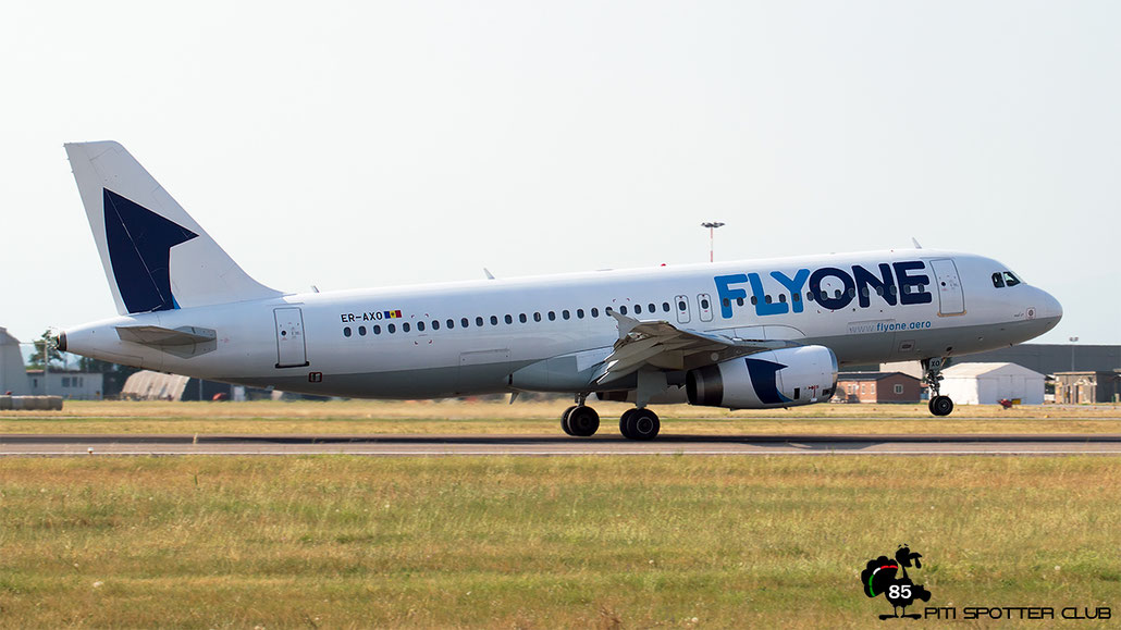 ER-AXO A320-231 357 FlyOne @ Aeroporto di Verona - 22/07/2016 © Piti Spotter Club Verona
