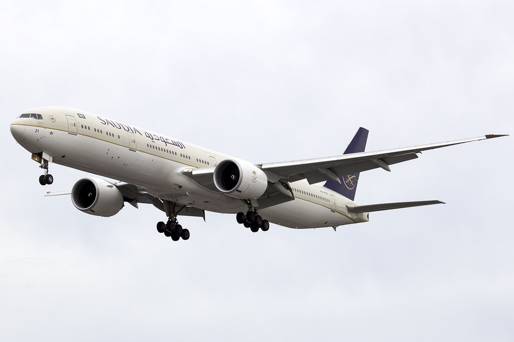 HZ-AK21 B777-368ER 41057/1157 Saudia - Saudi Arabian Airlines @ London Heathrow Airport 09.07.2016 © Piti Spotter Club Verona