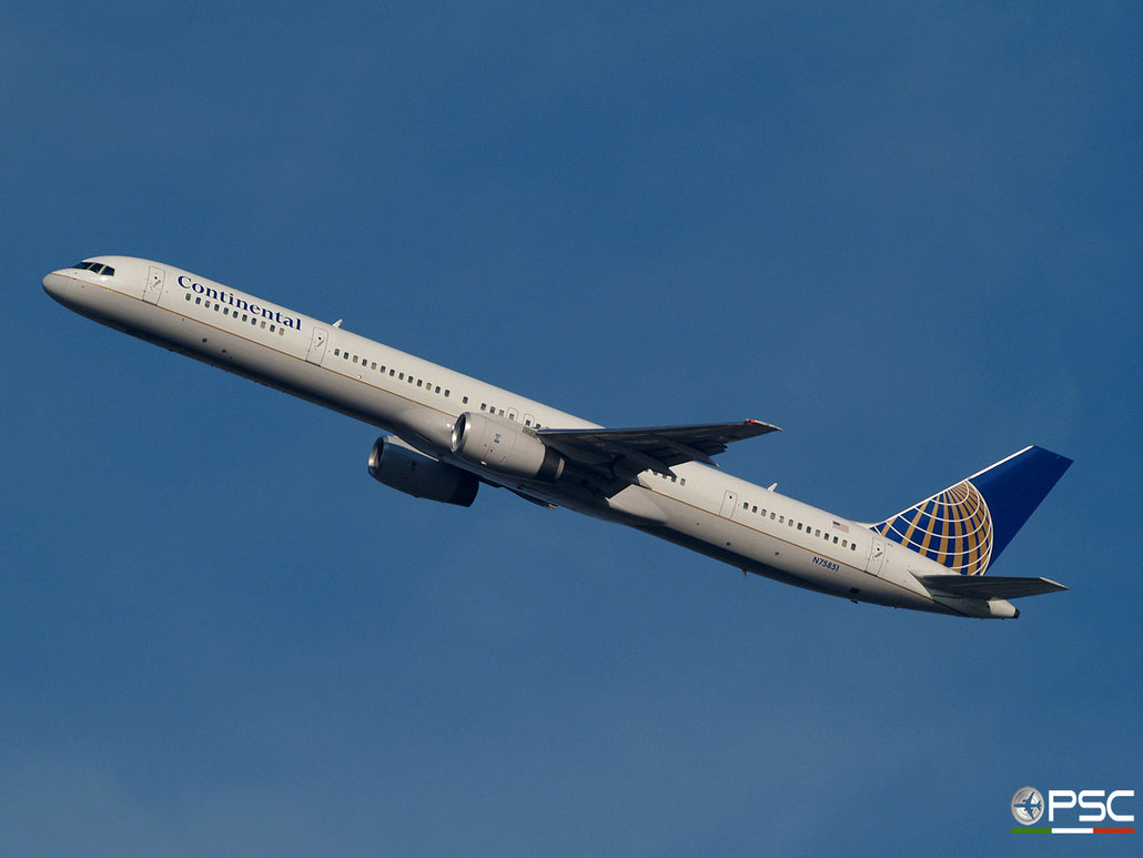 N75851 B757-324 32810/990 United Airlines @ Newark Airport 14.09.2009 © Piti Spotter Club Verona
