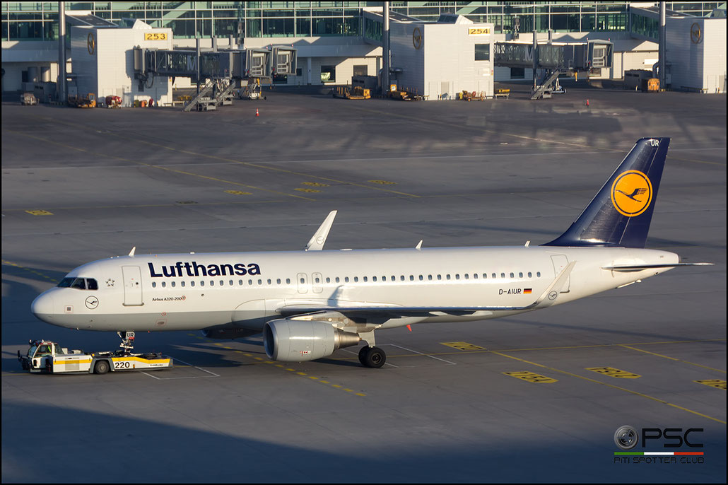 D-AIUR A320-214 6985 Lufthansa @ Munich Airport 14.02.2017  © Piti Spotter Club Verona
