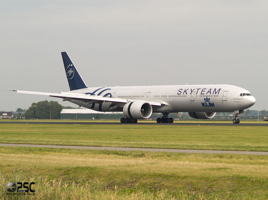 PH-BVD B777-306ER 35979/807 KLM Royal Dutch Airlines @ Amsterdam Airport - 20.09.2013  © Piti Spotter Club Verona