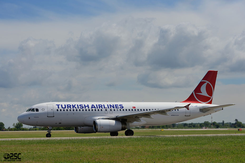 TC-JUF A320-232 2164 Turkish Airlines - THY Türk Hava Yollari @ Bologna Airport 04.05.2014 © Piti Spotter Club Verona