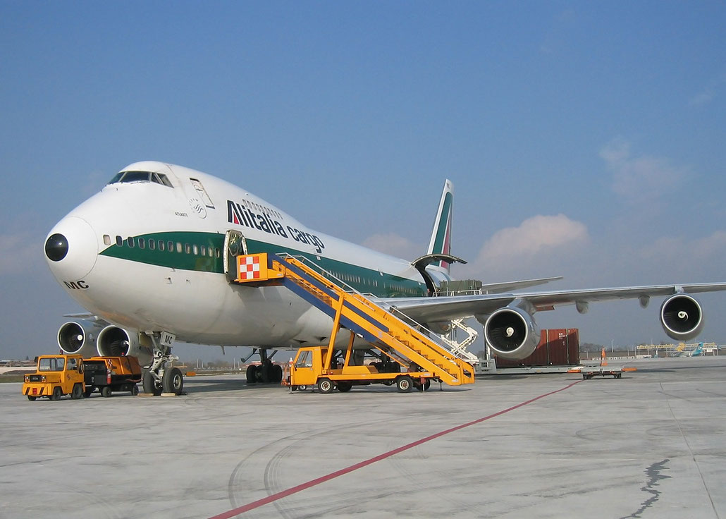 I-DEMC  B747-243B(F)  22506/492  Alitalia - courtesy of Oliver de Simone  @ Aeroporto di Verona  © Piti Spotter Club Verona/Oliver de Simone
