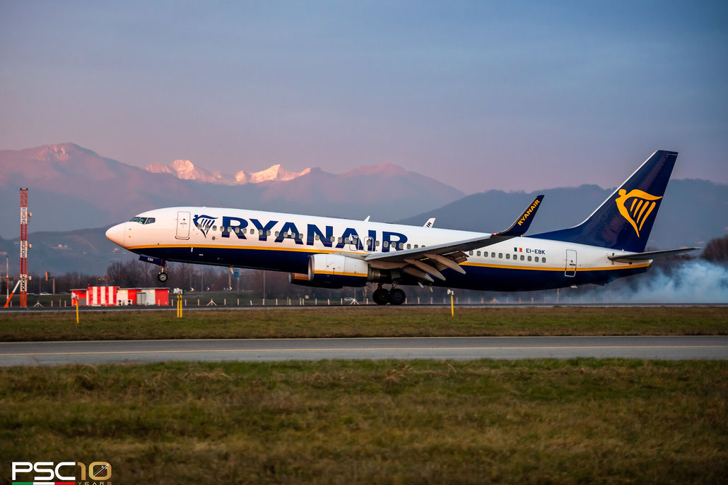 EI-EBK  B737-8AS  37528/2807  Ryanair  @ Bergamo Airport © 01 2022 Piti Spotter Club Verona