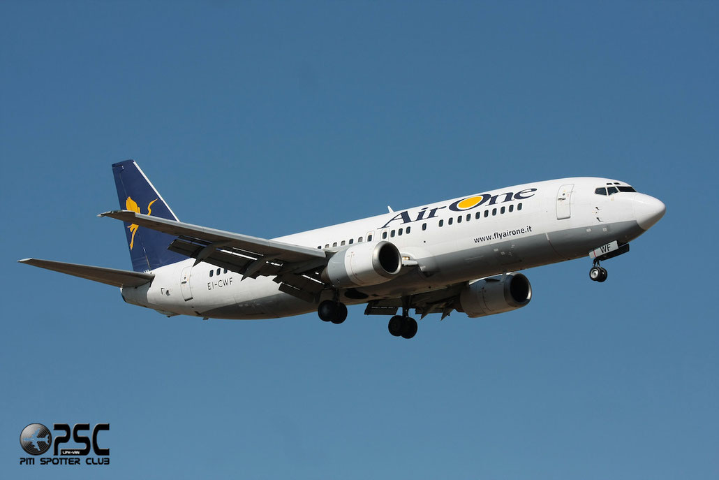 EI-CWF B737-42C 24814/2270 Air One