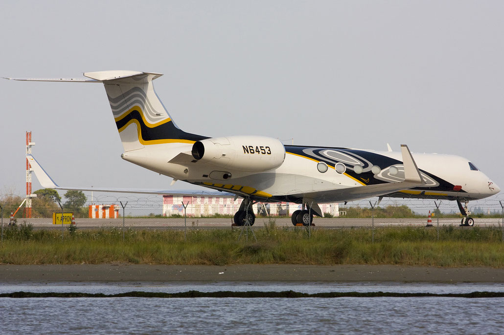 N6453 Gulfstream G-V 574 BR710-A1-10 Nike Inc. 1999 © Archivio Piti Spotter Club Verona