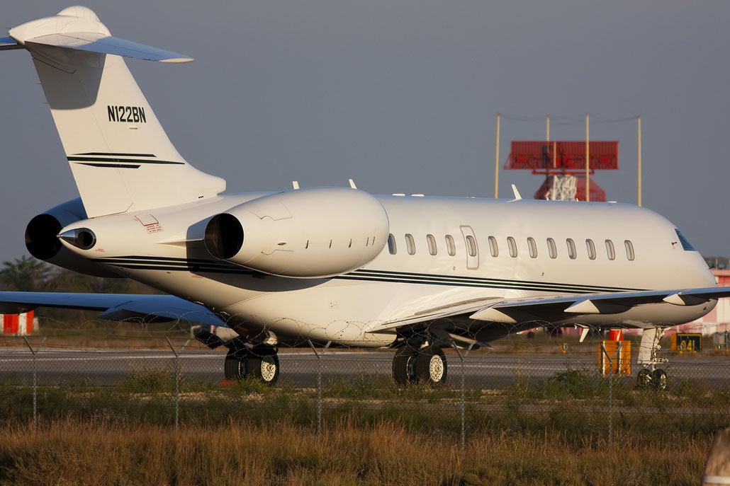 N122BN Global Express 9103 LR Enterprises Management LLC @ Venezia Airport 29.12.2011 © Piti Spotter Club Verona