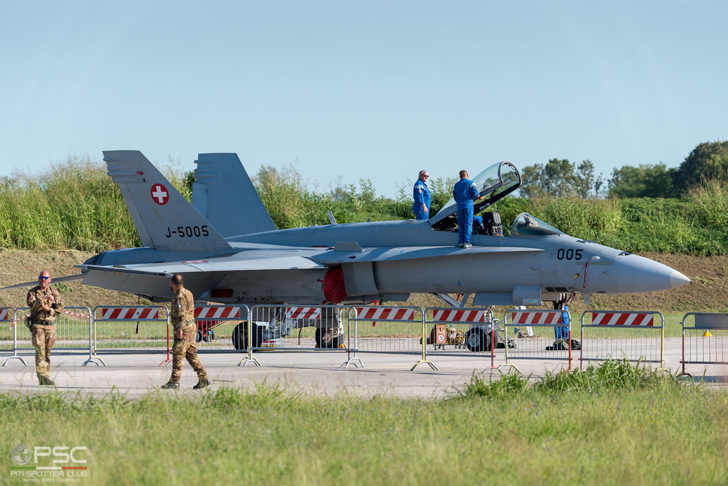 J-5005   F/A-18C-48-MC  1327/SFC005 © Piti Spotter Club Verona 