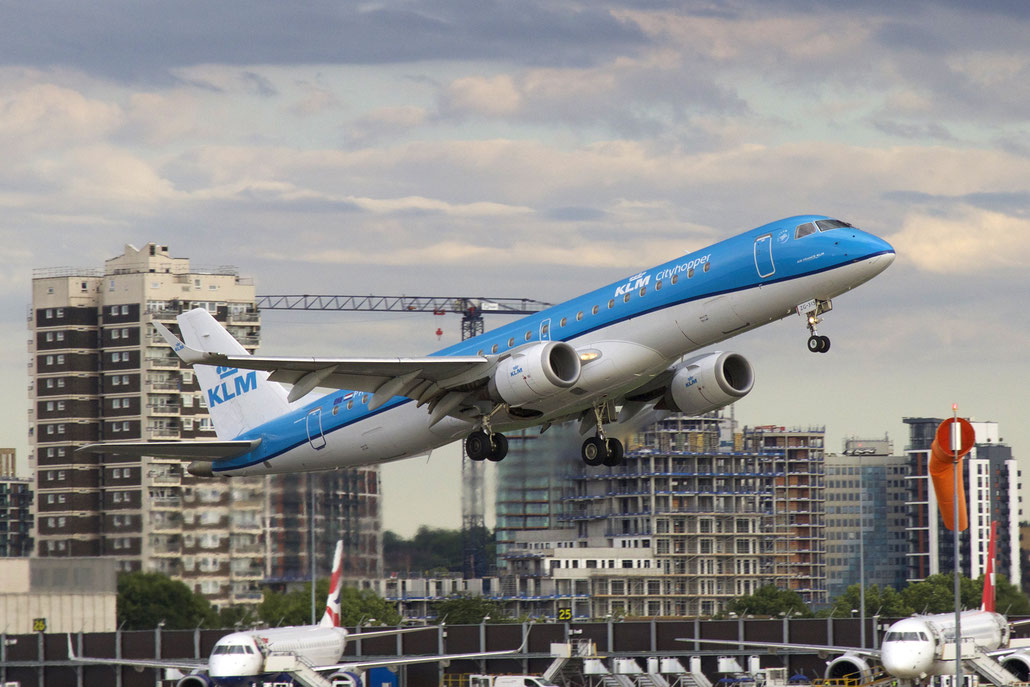 PH-EZG  ERJ190STD  19000315  KLM Cityhopper  @ London City Airport ©  2022 Piti Spotter Club Verona