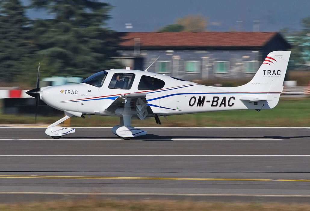 OM-BAC Cirrus SR20 TRAC 2578 Private @ Aeroporto di Verona 11.2020  © Piti Spotter Club Verona