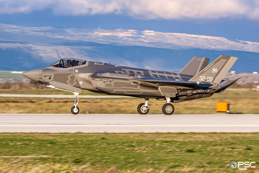 AL-9: F-35A MM7359, 32-09 ©  Piti Spotter Club Verona