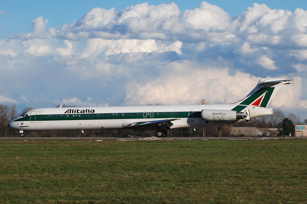 I-DACT MD-82 53054/1856 Alitalia @ Milano Linate Airport 02.01.2010 © Piti Spotter Club Verona