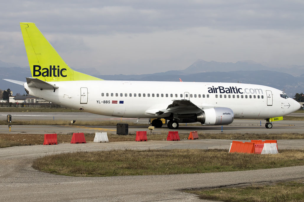 YL-BBS B737-31S 29267/3093 airBaltic @ Aeroporto di Verona © Piti Spotter Club Verona
