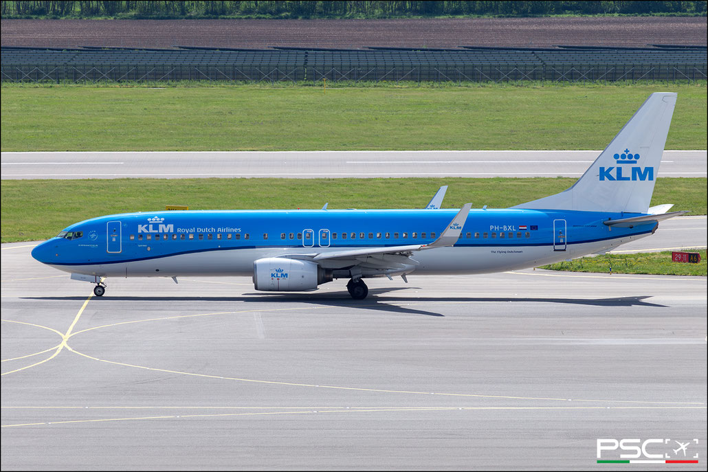 PH-BXL Boeing 737-8K2 W 30359 659 cfm56-7B24 XL-311 Sperwer / Sparrow Hawk KLM Royal Dutch Airlines 2000 @ Vienna Airport 04 2024 © Piti Spotter Club Verona