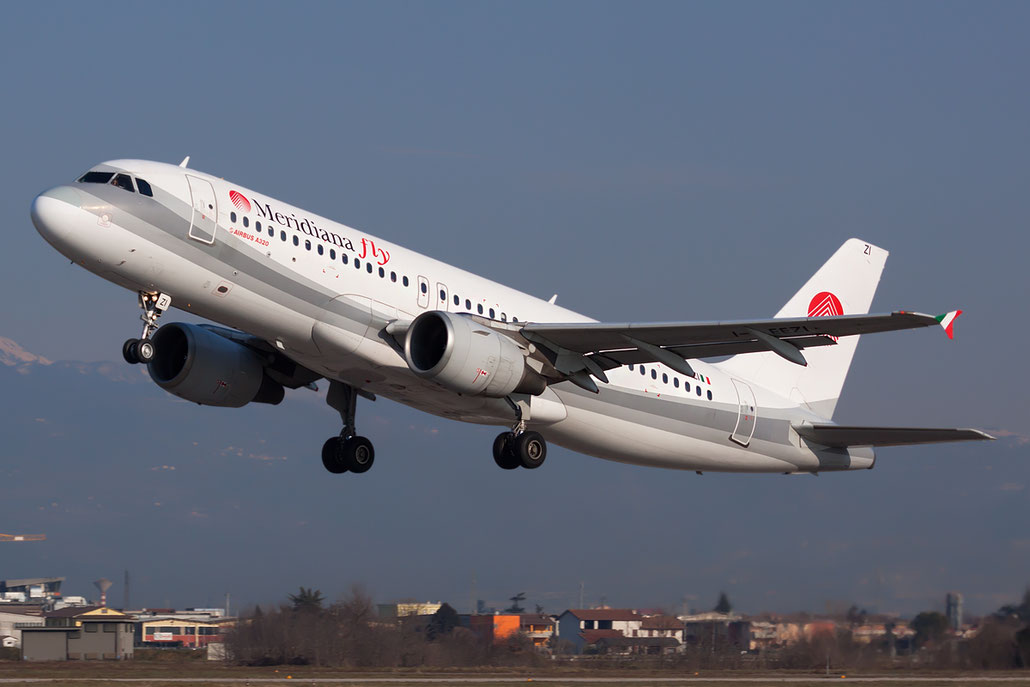 I-EEZI  A320-214  749  Meridiana Fly  @ Aeroporto di Verona © Piti Spotter Club Verona 