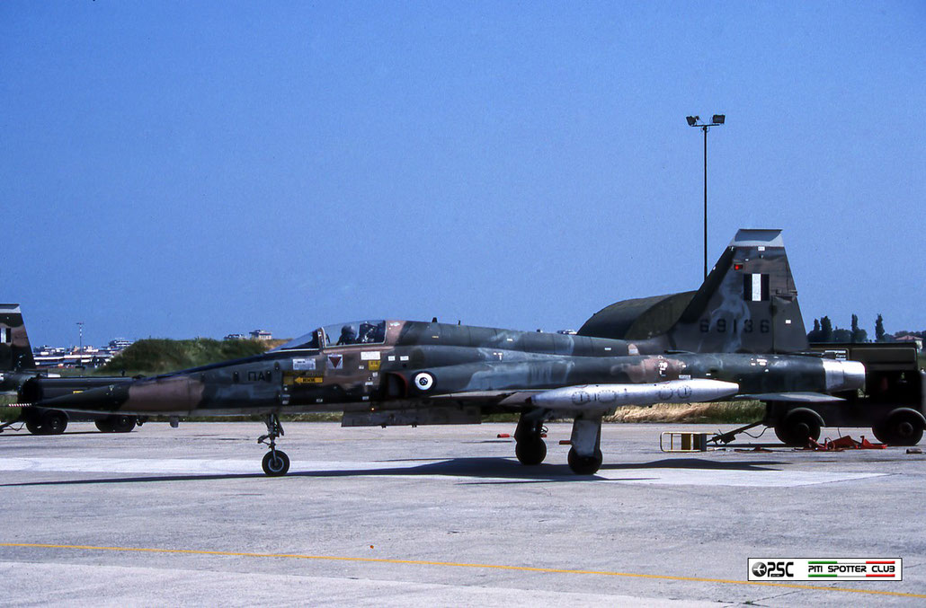 69136   F-5A  N6240 © Piti Spotter Club Verona 