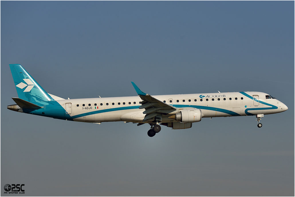 I-ADJO ERJ195LR 19000280 Air Dolomiti @ Bologna Airport 06.12.2013 © Piti Spotter Club Verona